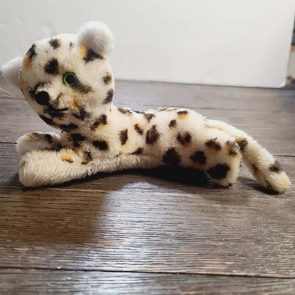 Vintage 70s 1976 R. Dakin Leopard Cheetah Cat Beanie Plush Green Eyes